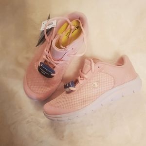 Women's tennis shoes